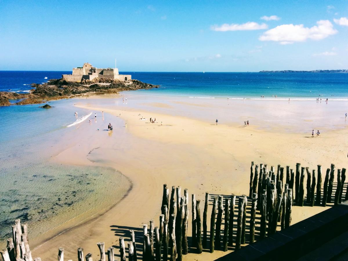 Les plages de Saint-Malo, entre mer et embruns — bord de mer et Rothéneuf